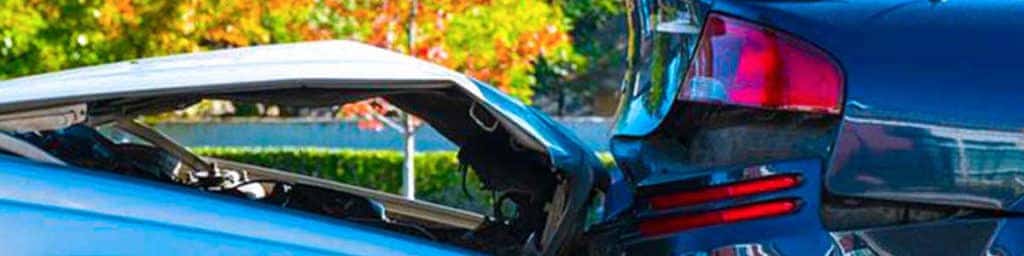 ¿Qué hacer si te chocan el auto estacionado?