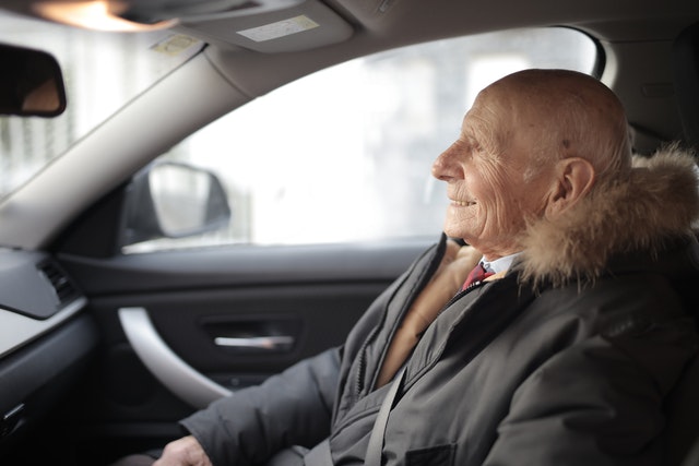 seguros de autos para adultos mayores