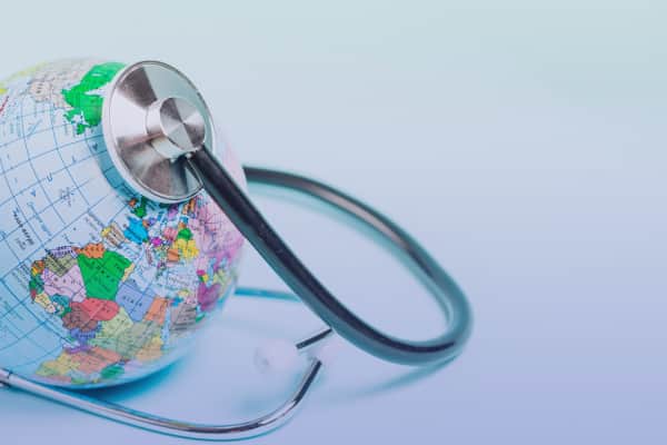 seguro de gastos médicos mayores para viajar al extranjero