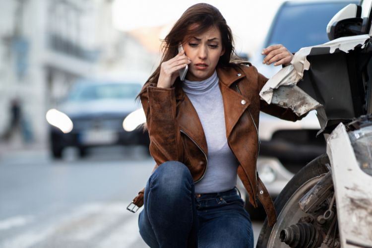 Qué hacer si te chocan el auto estacionado