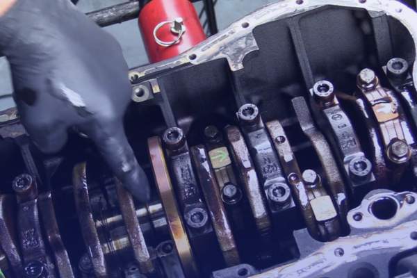 como cambiar una biela de motor